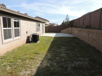 716 Julian Avenue, San Jacinto, CA 92582