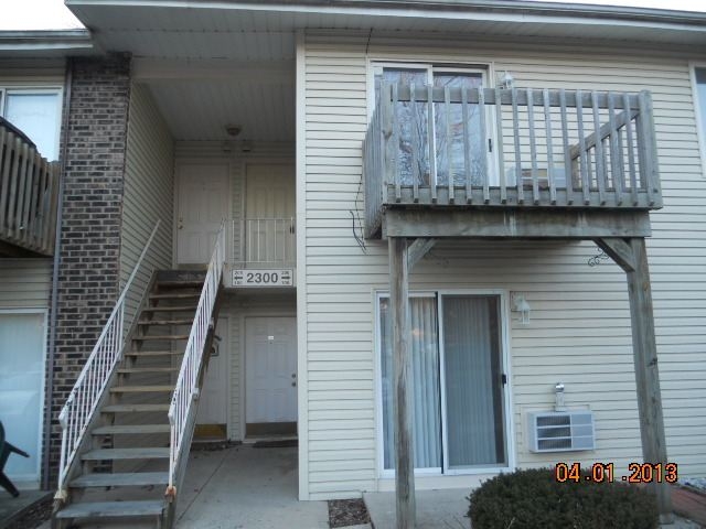 2300 Light Rd Apt 206, Oswego, IL 60543