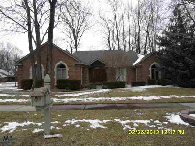 41926 Standish Dr, Clinton Township, MI 48038