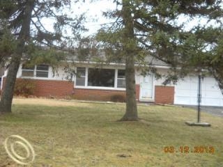 2766 Fishermans Dr, Highland, MI 48356