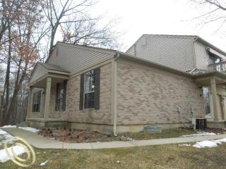 240 Pine Tree Ridge Dr Unit 1, Waterford, MI 48327