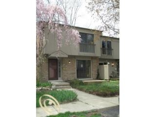 1419 Oakbrook E, Rochester, MI 48307