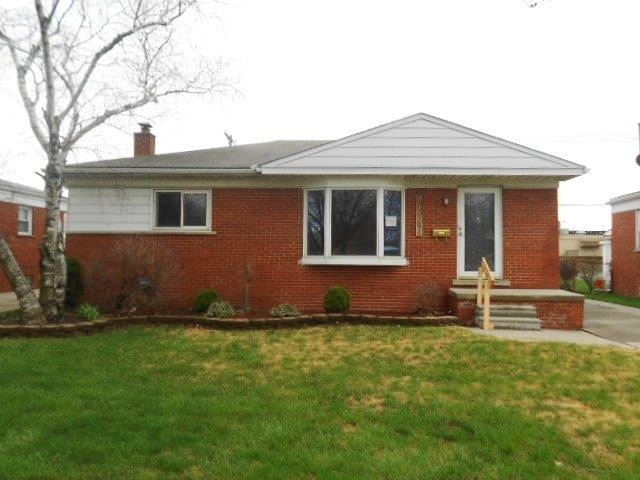 21724 Arrowhead St, Saint Clair Shores, MI 48082