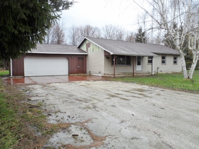 9285 Folkert Rd, Algonac, MI 48001