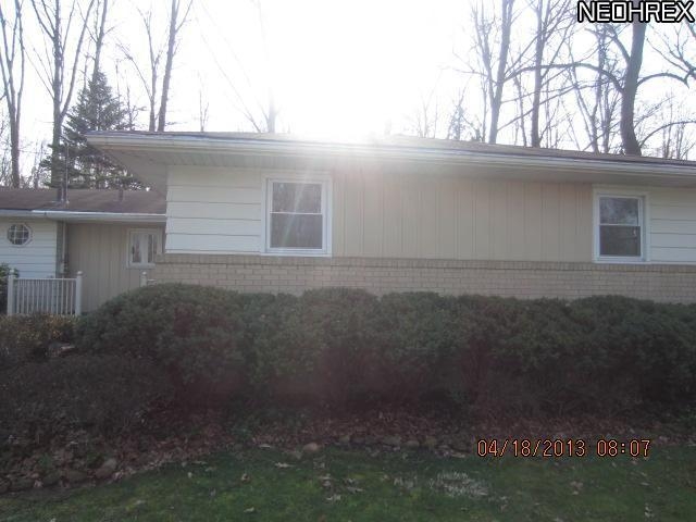 3677 Brookside Dr, Barberton, OH 44203