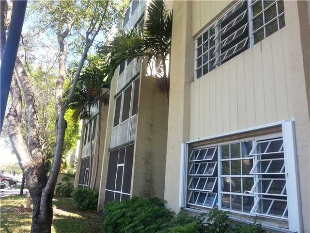 21133 SW 85 AV # 302, Miami, FL 33189