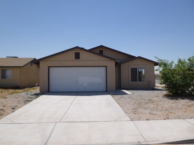 8801 E 38th Place, Yuma, AZ 85365