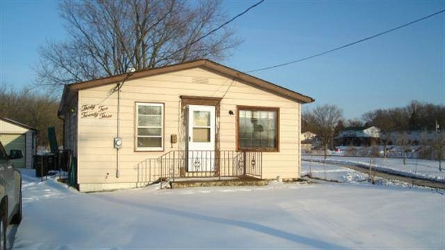 3223 N Division St, Davenport, IA 52806