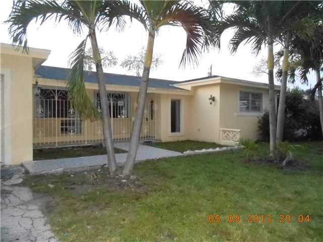 7945 VENETIAN ST, Hollywood, FL 33023