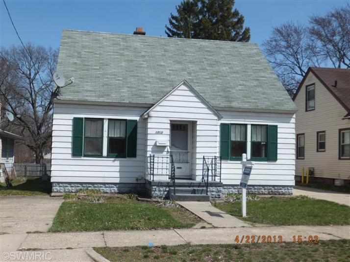 1752 Hudson St, Muskegon, MI 49441