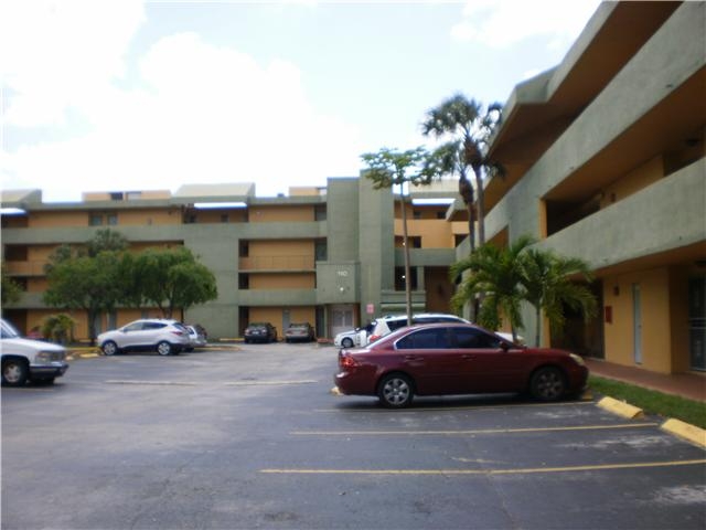 110 FONTAINEBLEAU BL # 212, Miami, FL 33172