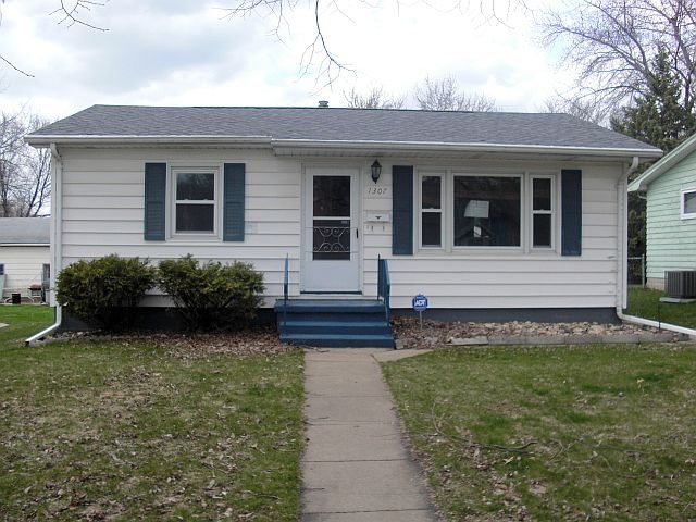 1307 Byron Ave, Waterloo, IA 50702