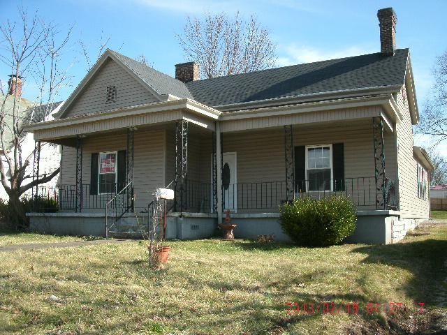 402 E Woodford St, Lawrenceburg, KY 40342