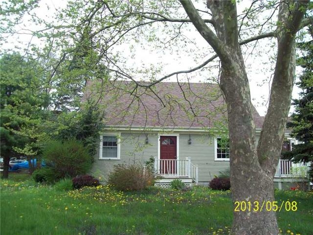 79 Berry Ln, Bristol, RI 02809