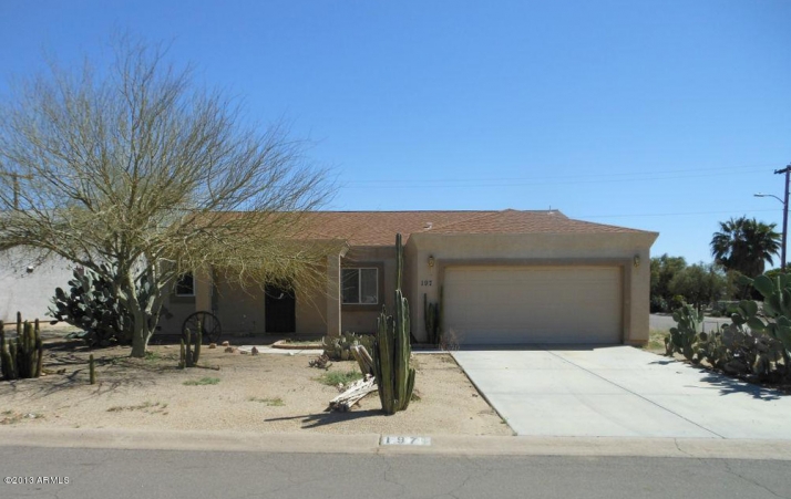 197 Peretz Cir, Morristown, AZ 85342