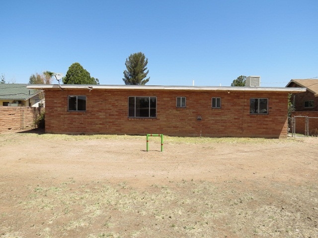 2121 E 9th Street, Douglas, AZ 85607