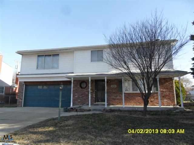 22313 Mylls St, Saint Clair Shores, MI 48081