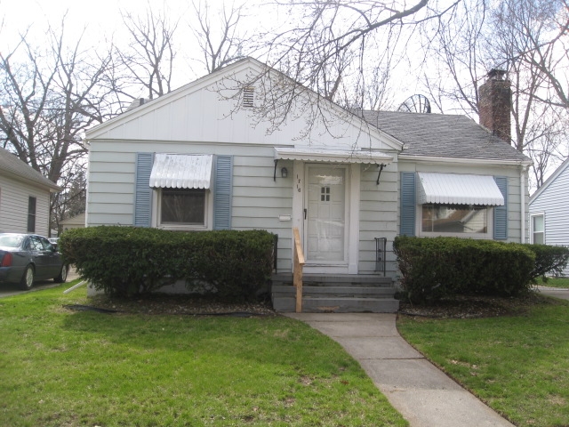 1716 Fletcher St, Lansing, MI 48910