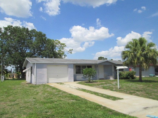 1305 Farmdale St, Lehigh Acres, FL 33936