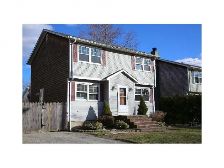 53 Abbott St, Cranston, RI 02920