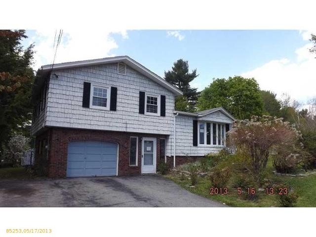 6 Robert Ave, Lewiston, ME 04240