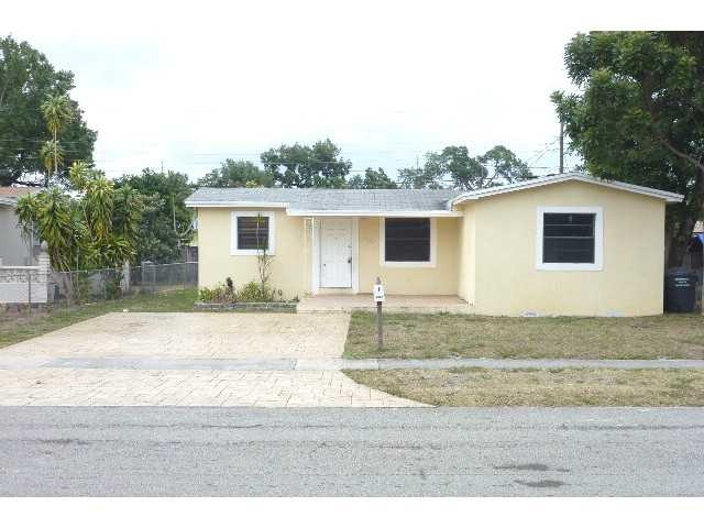 6421 Perry St, Hollywood, FL 33024