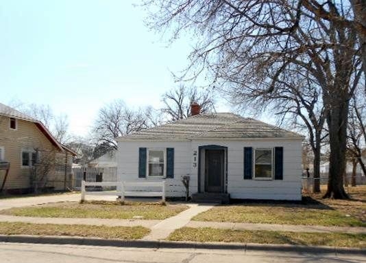 213 E 12th St, Cozad, NE 69130