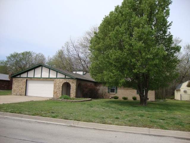 204 Catalpa St, Coffeyville, KS 67337