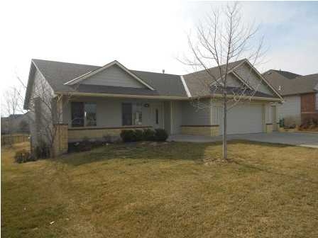 3013 N Triple Creek Dr, Derby, KS 67037