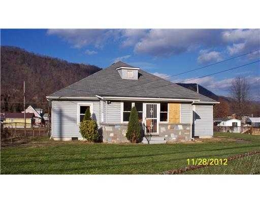 102 Grady St, Cabin Creek, WV 25035