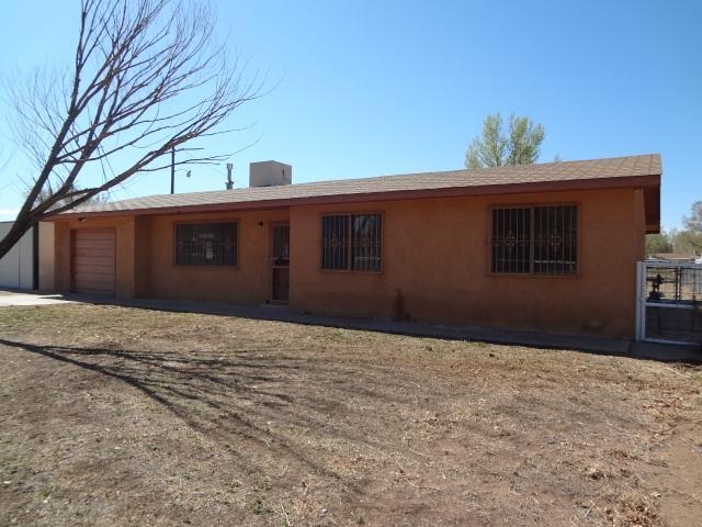 17 Bennett Rd, Los Lunas, NM 87031