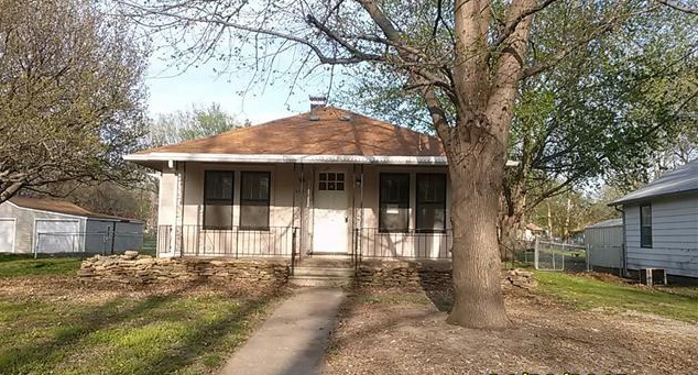 1924 NE Monroe St, Topeka, KS 66608