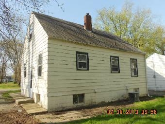 2218 E 5th St, Anderson, IN 46012