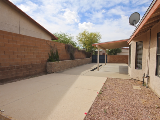 8470 North Snowdrop Drive, Tucson, AZ 85742