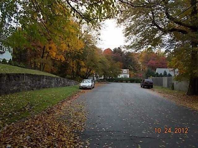 365 Macon Dr, Bridgeport, CT 06606