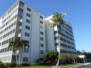 1 Bluebill Ave Apt 104, Naples, FL 34108