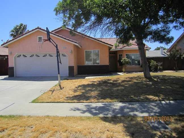 1175 Cousins Dr, Lemoore, CA 93245