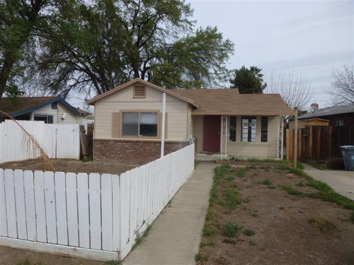 281 E Sacramento St, Coalinga, CA 93210