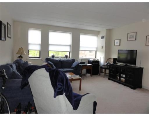 Commonwealth Ave #604, Brighton, MA 02135