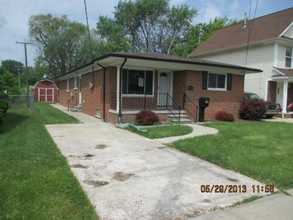 27325 Maple St, Roseville, MI 48066