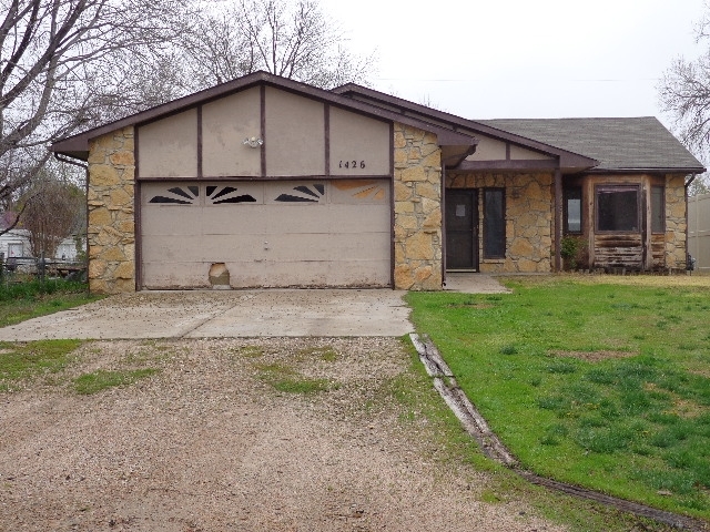 1426 North Gow St, Wichita, KS 67203