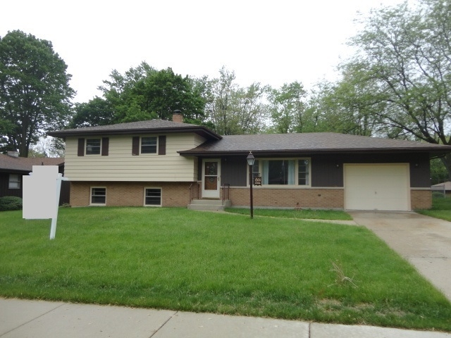 866 Carol Ave, Elgin, IL 60123