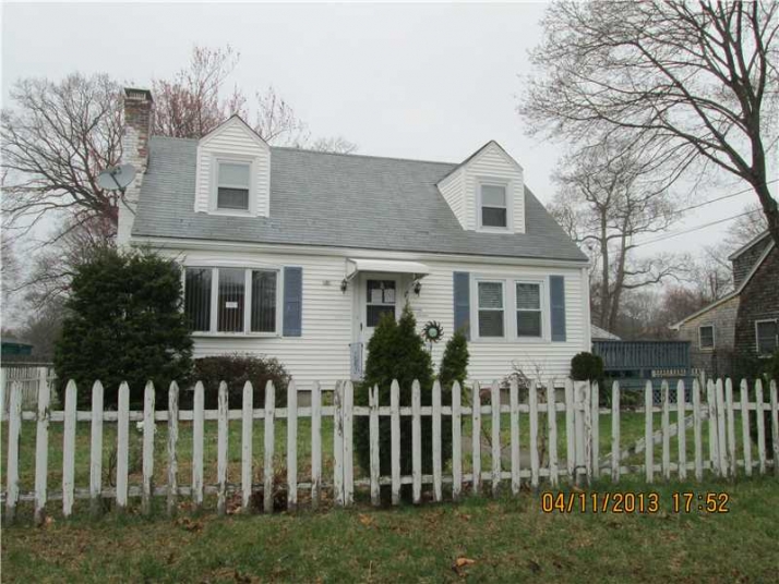 27 Frederick St, Warwick, RI 02888