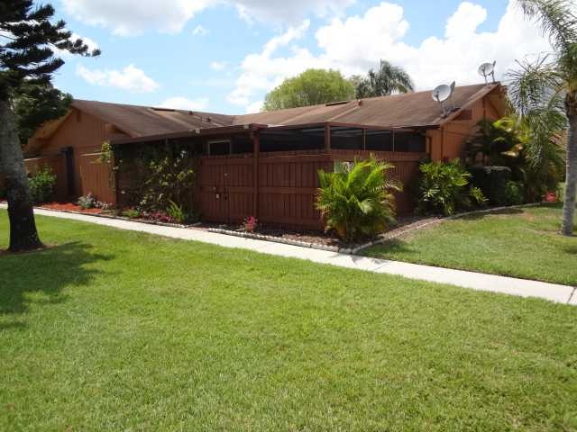 15411 Crystal Lake Dr, North Fort Myers, FL 33917