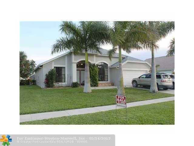 9670 Pine Trail Ct, Lake Worth, FL 33467