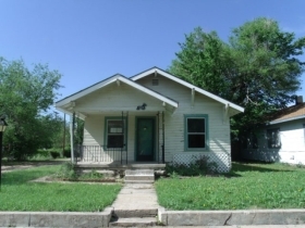 1124 E Avenue B, Hutchinson, KS 67501