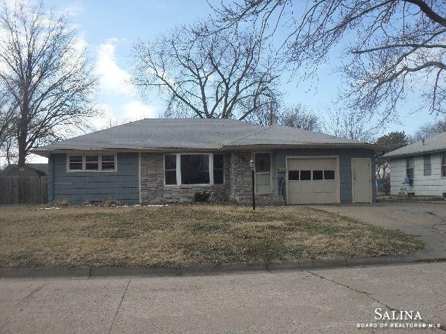 726 Martin Ave, Salina, KS 67401