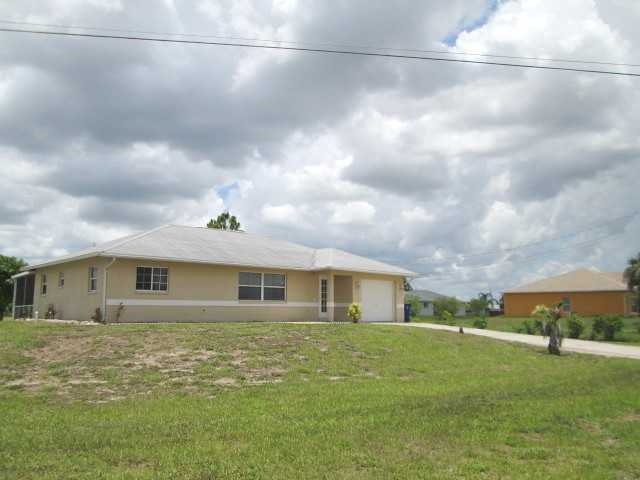 901 Acroft Ave, Lehigh Acres, FL 33971