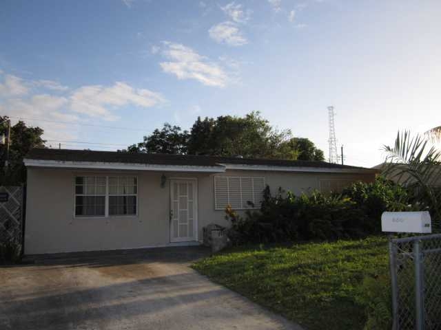 6810 Hood St, Hollywood, FL 33024