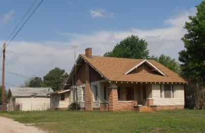 1019 N 8th St, Perry, OK 73077